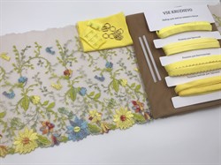 Набор с вышивкой на сетке и желтой фурнитурой (на бюстгальтер и трусики) - фото 6568