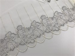 Вышивка на сетке молочный/серый/серебристый, ширина 21 см, неэластичная, левая сторона 2909