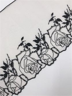 Вышивка на сетке бежевый/черные розы, ширина 19 см, неэластичная, правая сторона 2916